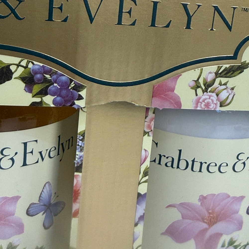 Crabtree & Evelyn Summer Hill Bath & Body Duo 16.9 each/ Gift Box - Picture 6 of 8